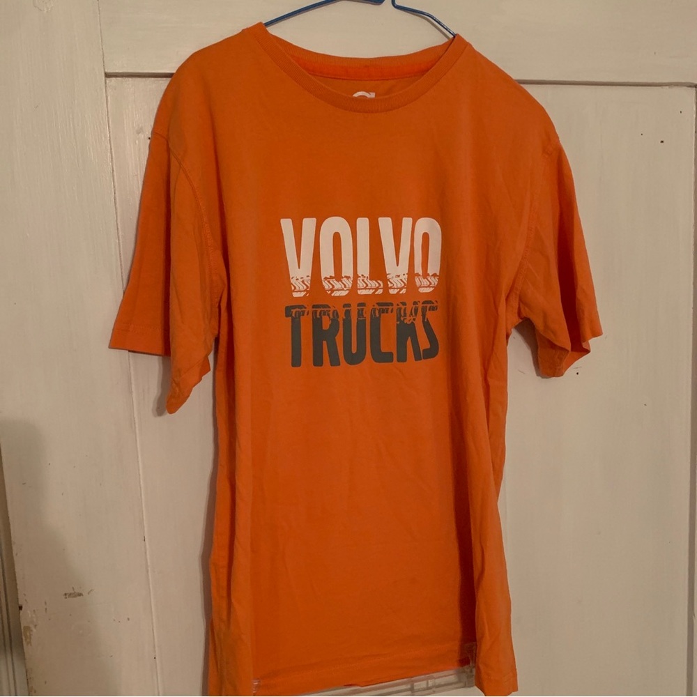 Volvo trucks motors offical logo volunteer T shirt orange graphic tee Medium men